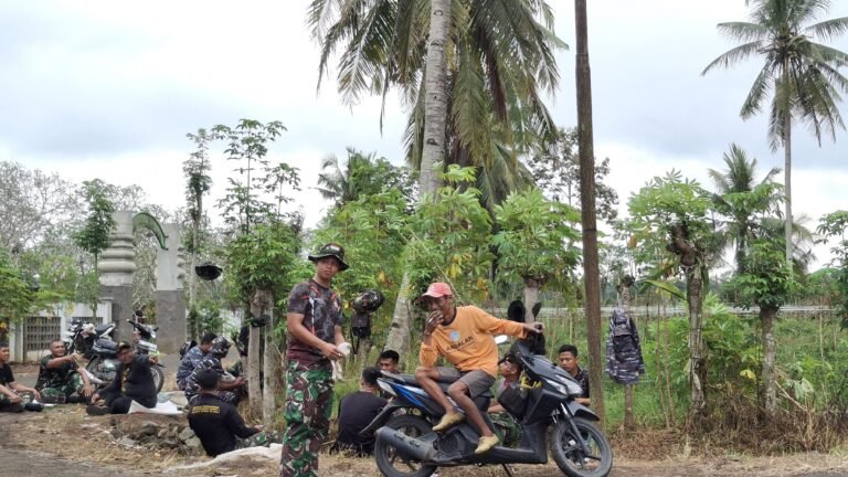 Angkong Jadi Ujung Tombak Satgas TMMD 125 Kodim 0825/Banyuwangi Angkut Material di Siliragung