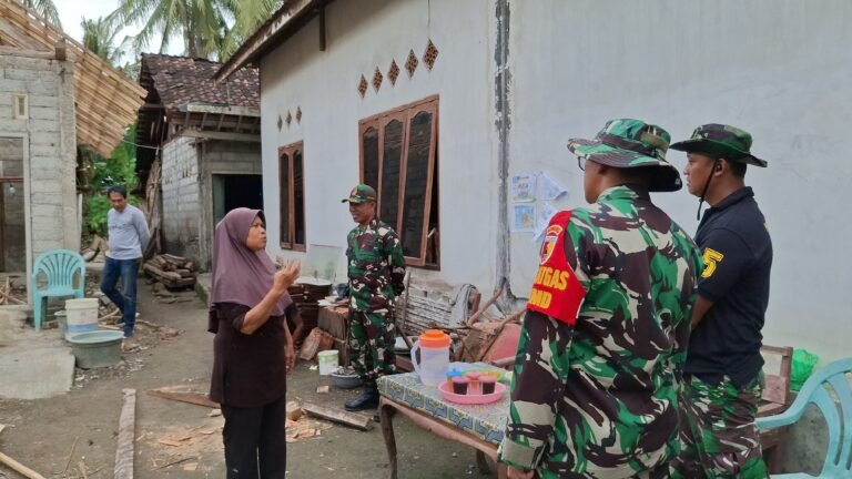 Dansatgas TMMD ke-125 Tinjau Progres RUTILAHU Rumah Ibu Sulami di Desa Kesilir, Wujudkan Hunian Layak