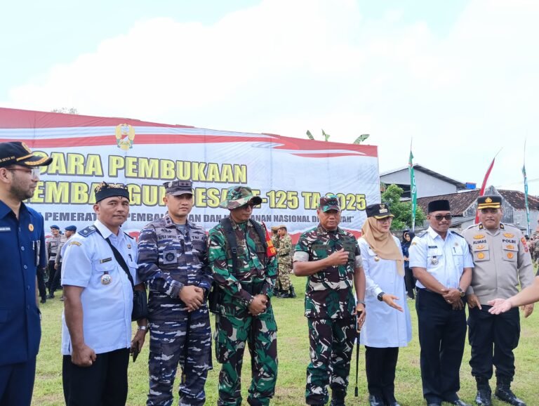 TNI Manunggal Bersama Rakyat, Gotong Royong Wujudkan Pembangunan Fisik dan Kuatkan Mental Spiritual