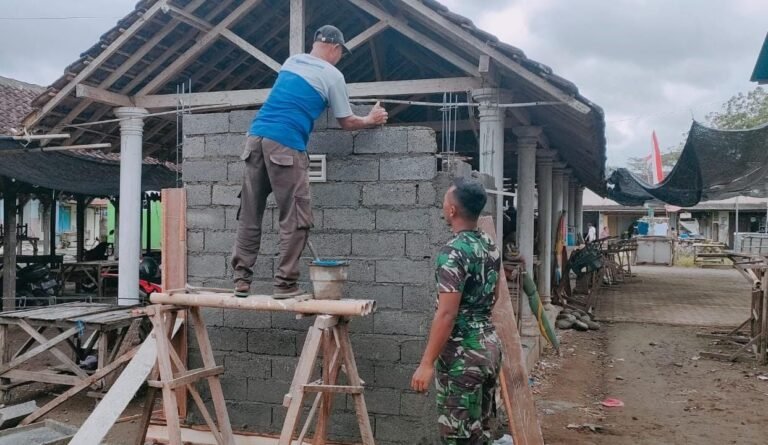 Satgas TMMD Bangun Fasilitas MCK di Pasar Tradisional Siliragung