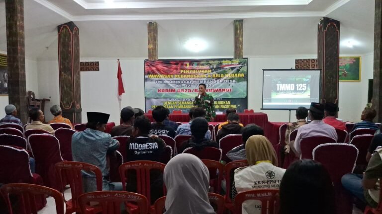 Satgas TMMD 125 Kodim 0825/Banyuwangi Laksanakan Kegiatan Wawasan Kebangsaan di Desa Kesilir