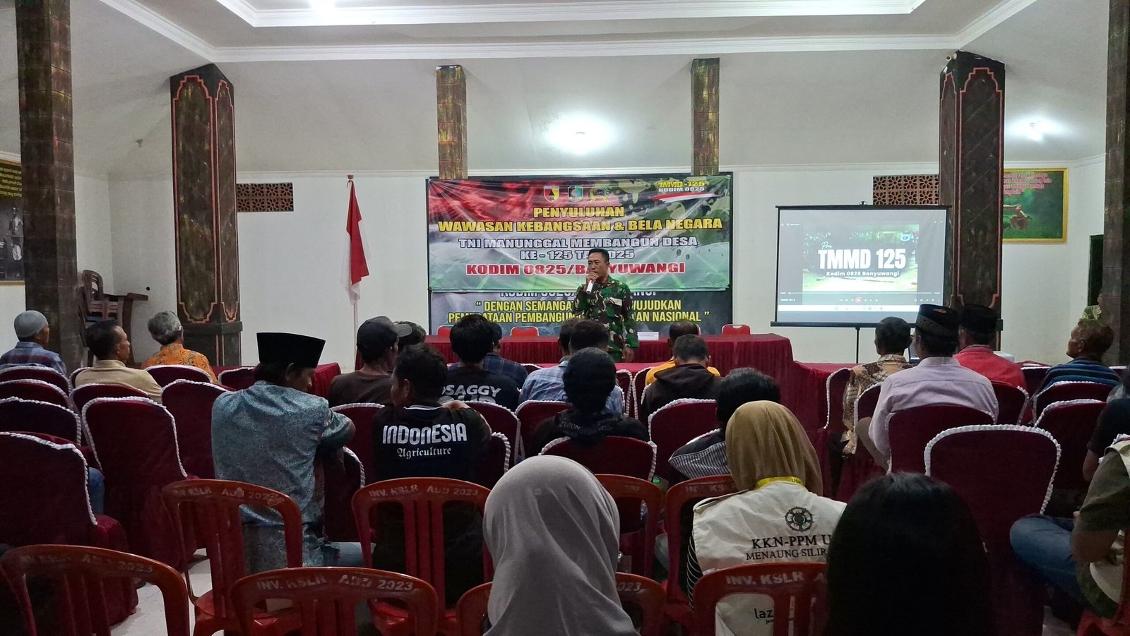 Satgas TMMD 125 Kodim 0825/Banyuwangi Laksanakan Kegiatan Wawasan Kebangsaan di Desa Kesilir