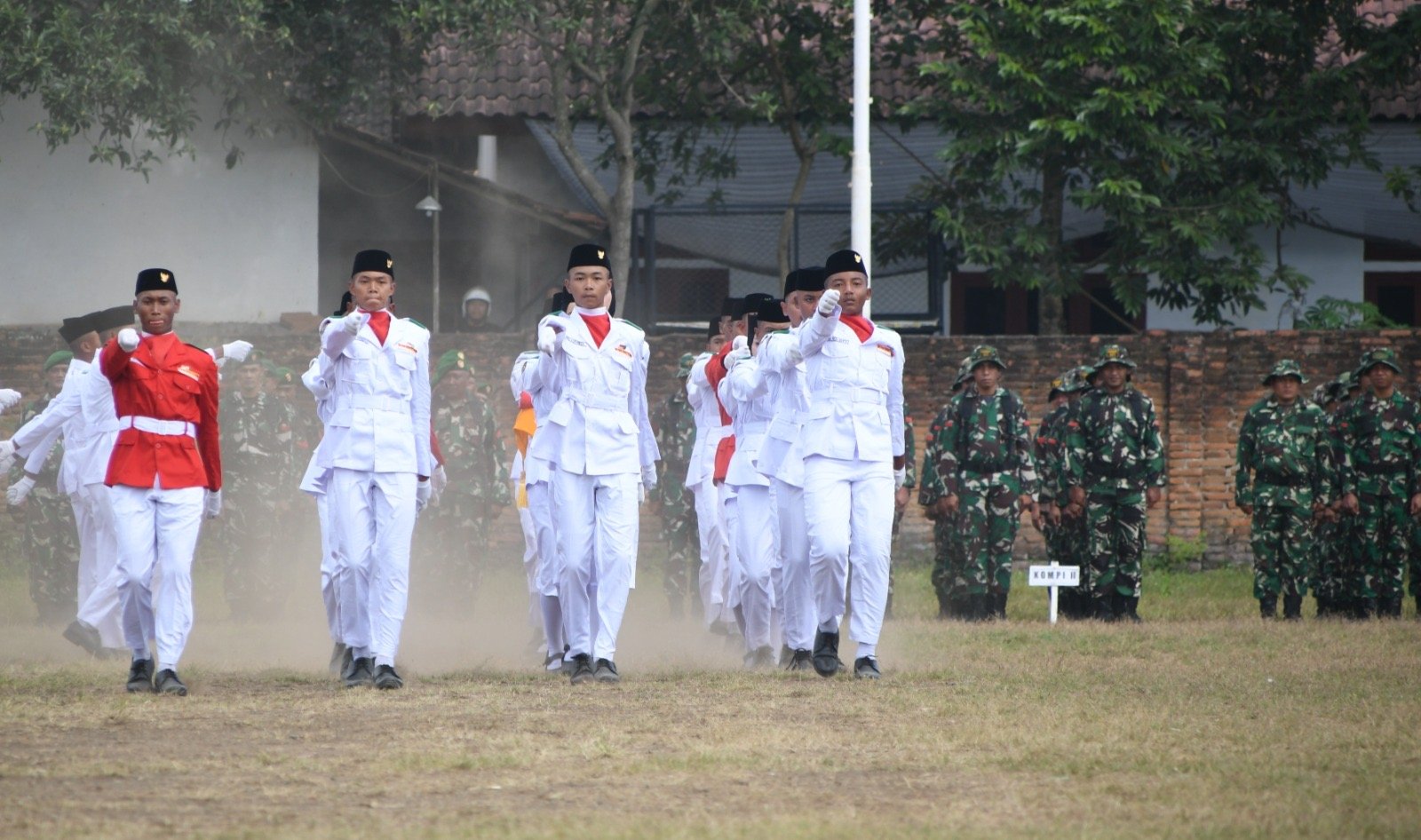 Mengintip Rasa Haru, Upacara HUT RI di Siliragung
