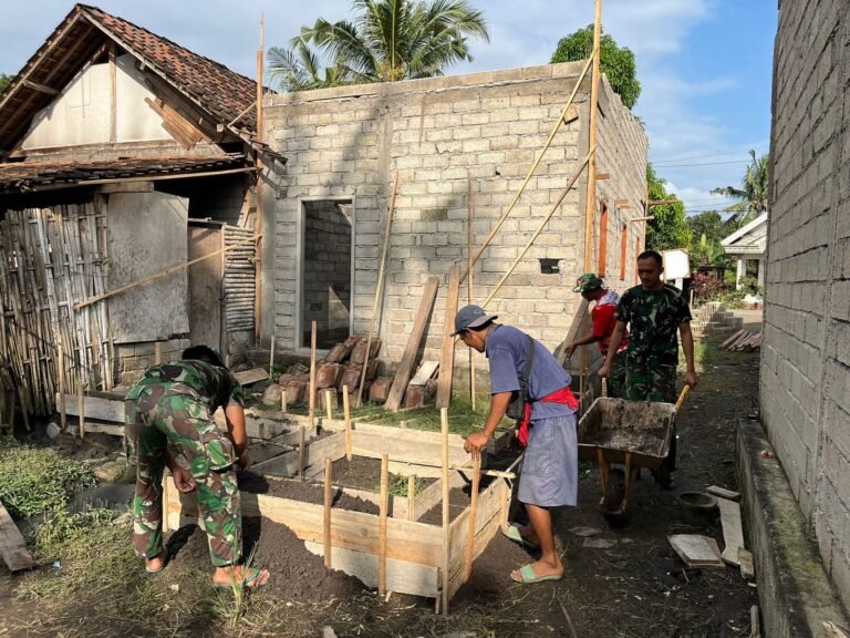 Kodim 0825/Banyuwangi Gelar Karya Bakti Bangun Rumah Warga di Desa Siliragung