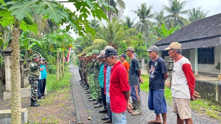 Sinergi TNI, Linmas, Banser dan Masyarakat dalam Karya Bakti di Desa Ringintelu