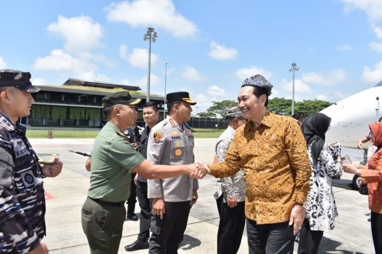 Dandim 0825/Banyuwangi Sambut Kedatangan Rombongan Pejabat Negara di Bandara Internasional Banyuwangi