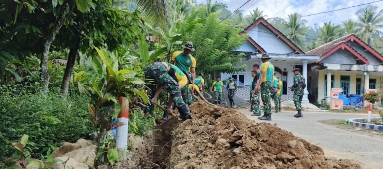 Satgas TMMD ke-126 Batalyon Armed 1/AY/2/2 Kostrad.Laksanakan Penggalian Jalur Pipanisasi