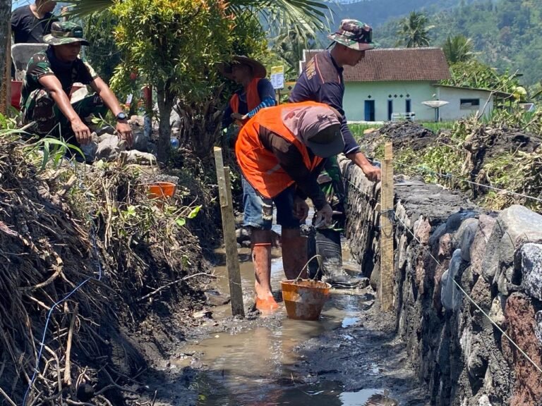 Dalam rangka mendukung kelancaran program TNI Manunggal Membangun Desa (TMMD) ke-126, Satgas TMMD Kodim 0818/Malang-Batu