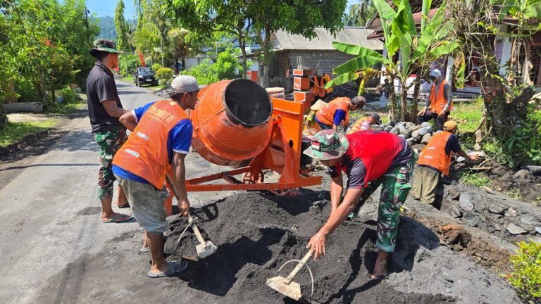 Semangat gotong royong dan kemanunggalan TNI bersama rakyat kembali membara dalam pelaksanaan TNI Manunggal Membangun Desa (TMMD) ke-126 Kodim 0818/Malang-Batu