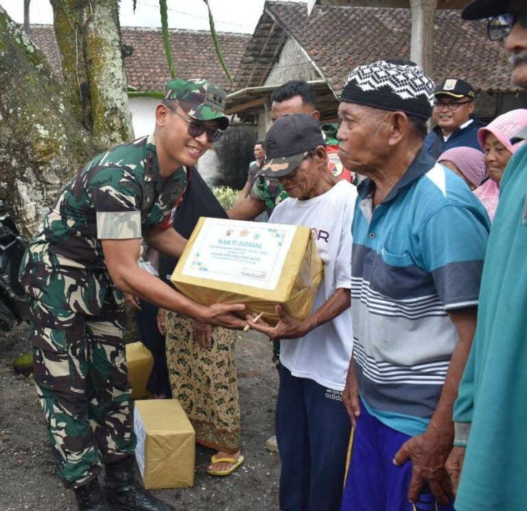 Dalam rangkaian kegiatan TNI Manunggal Membangun Desa (TMMD) ke-126 di Desa Lebakharjo, Kecamatan Ampelgading, Kabupaten Malang