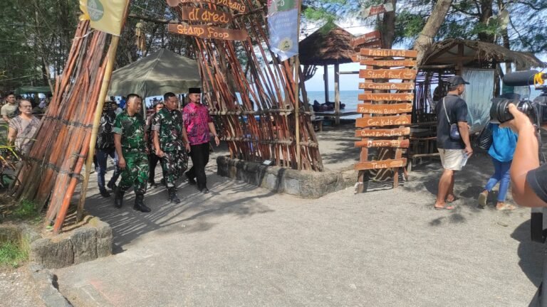 Danrem 083/Bdj Kolonel Inf Kohir Kunjungi Wisata Pantai Gumuk Kantong, Muncar