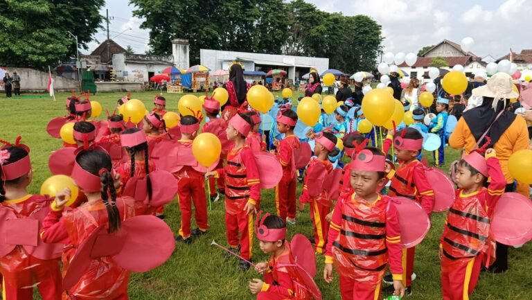 Anak Anak TK se-Desa Purwoharjo Semarakkan Peringatan Hari Sumpah Pemuda