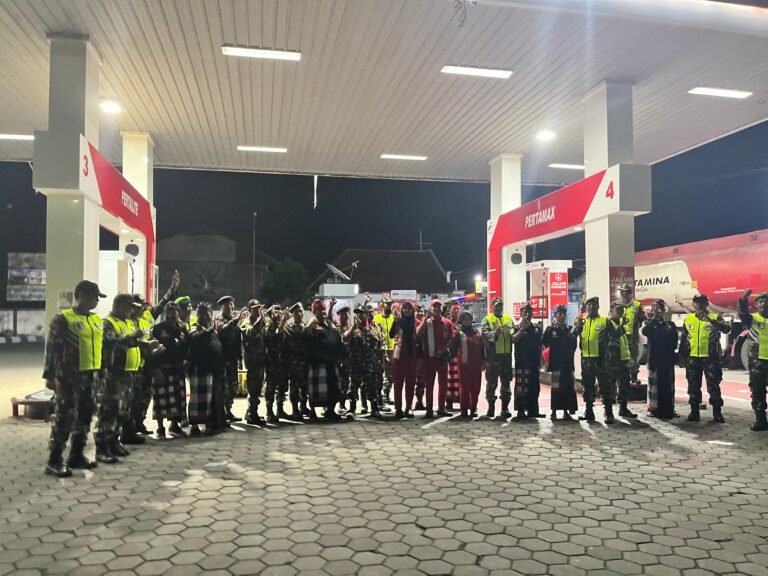 Koramil Bangorejo Bersama Banser dan Pecalang Gelar Apel Malam Siaga Gabungan