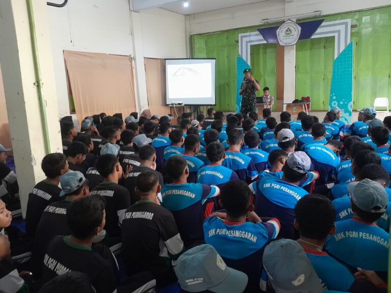 Koramil Pesanggaran Memberikan Latihan Dasar Kepemimpinan Siswa dan Wawasan Kebangsaan