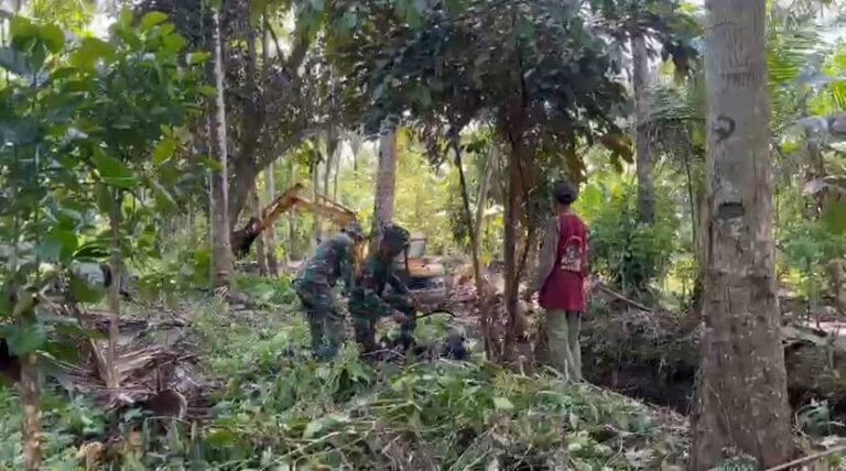 Satuan Tugas (Satgas) TNI Manunggal Membangun Desa (TMMD) ke-126 Kodim 0818/Malang-Batu terus menggenjot percepatan pekerjaan fisik vital di Desa Lebakharjo