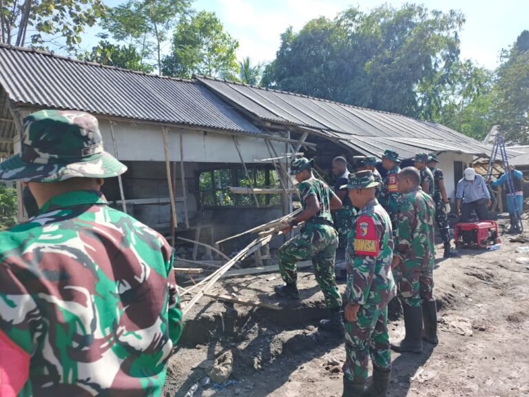 Aksi Kemanusiaan TNI: Pembongkaran Rumah Terdampak Erupsi untuk Pemulihan Warga