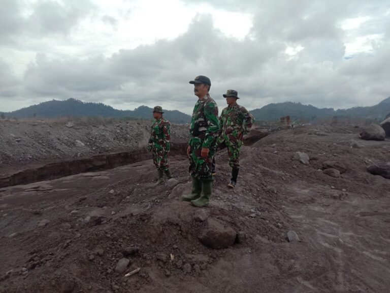 Peltu Danang Widiatmoko Pimpin Monitoring Sodetan Kritis untuk Lindungi Warga Pronojiwo