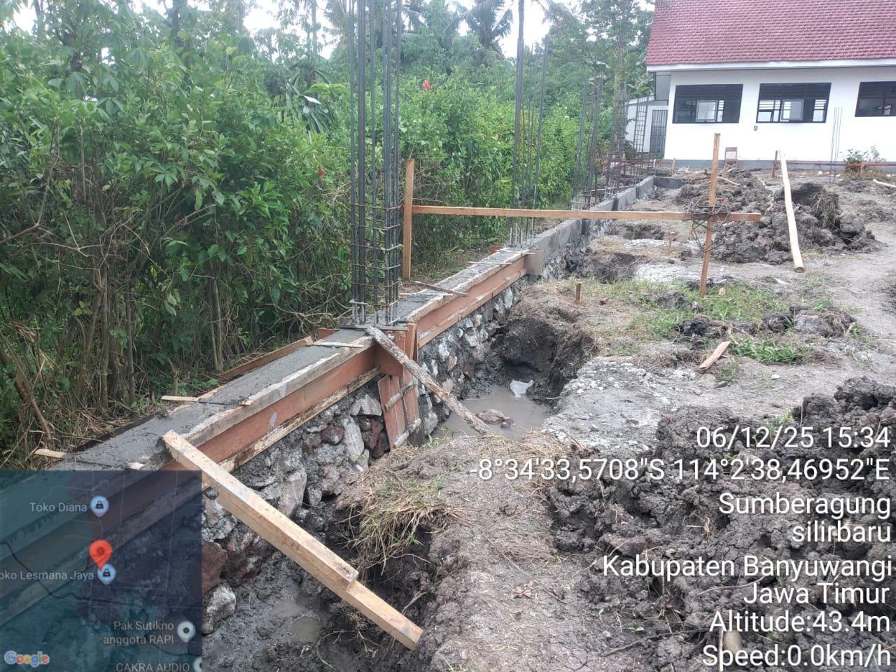 Babinsa Pendampingan Pembangunan KDKMP Desa Sumberagung Kecamatan Pesanggaran Wilayah Koramil 0825-11/Pesanggaran