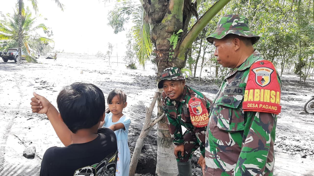 TNI Lumajang Beri Penguatan Mental untuk Anak-Anak Terdampak Lahar Semeru di Jugosari