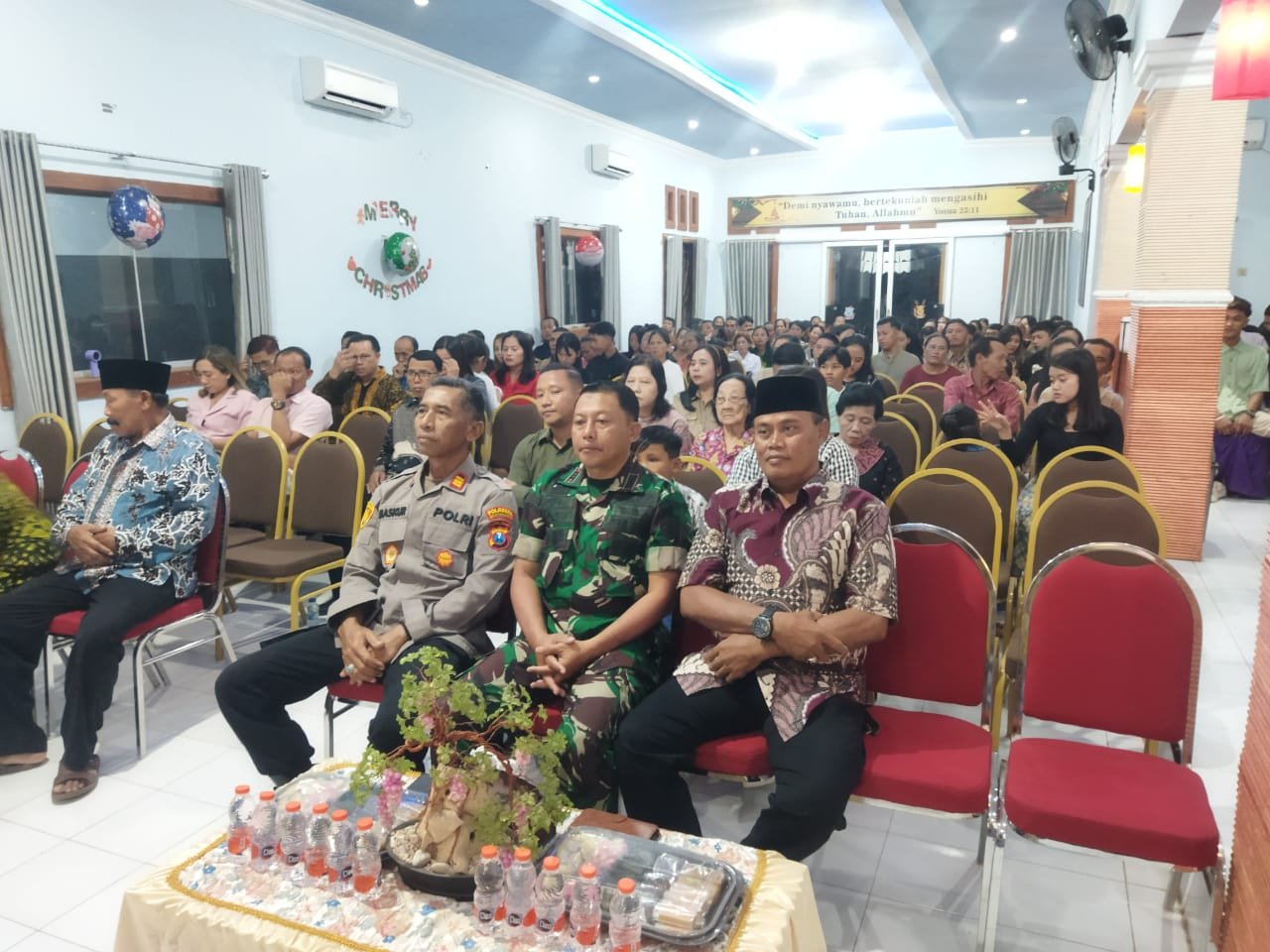 Danramil Pesanggaran Bersama Forpimka Menghadiri Perayaan Hari Natal Tahun 2025 di Desa Sarongan