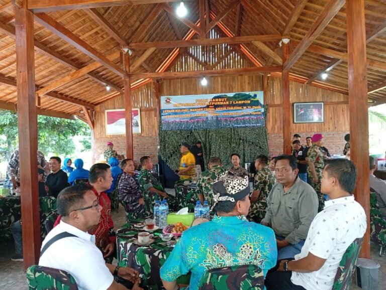 Kasdim 0825 Banyuwangi Menghadiri Prosesi Pisah Sambut Komandan Puslatpur Marinir-7 Lampon