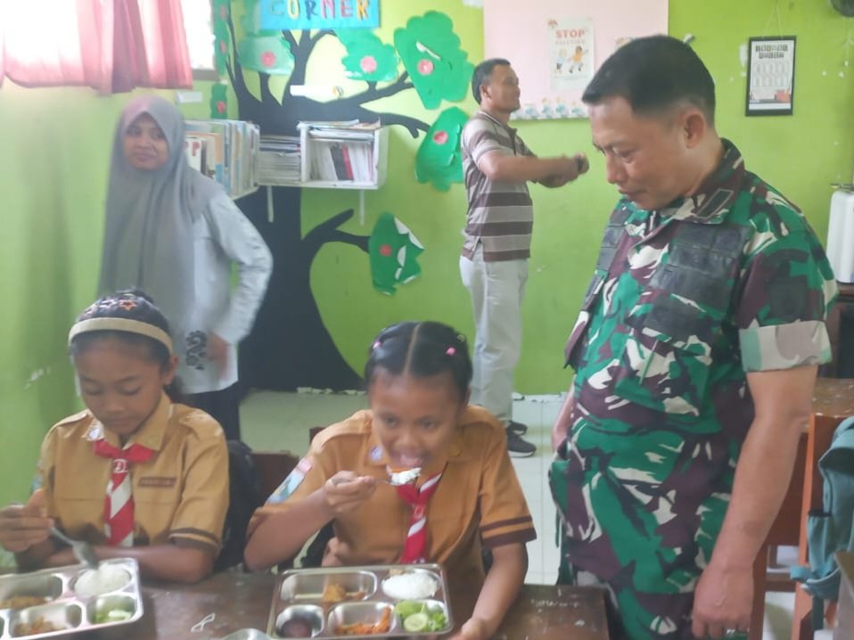 Peran Danramil 0825-11/Pesanggaran dan Forpimka Pesanggaran Aktif Pendampingan dan Pengawasan MBG di Kecamatan Pesanggaran