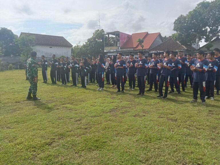 Koramil 0825-11/Pesanggaran Pembinaan dan Pelatihan Fisik Pelajar SMK PGRI Pesanggaran