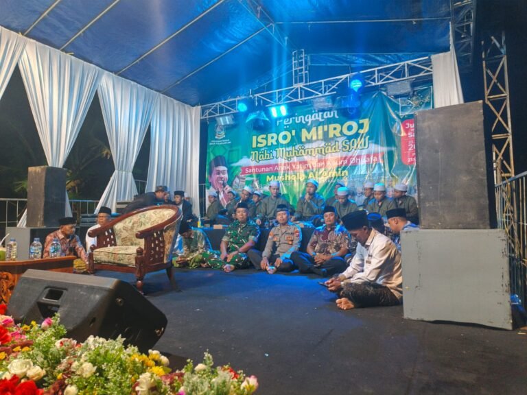 Koramil 0825-11/Pesanggaran Menghadiri Pengajian Akbar Dalam Memperingati Isro’ Mi’roj