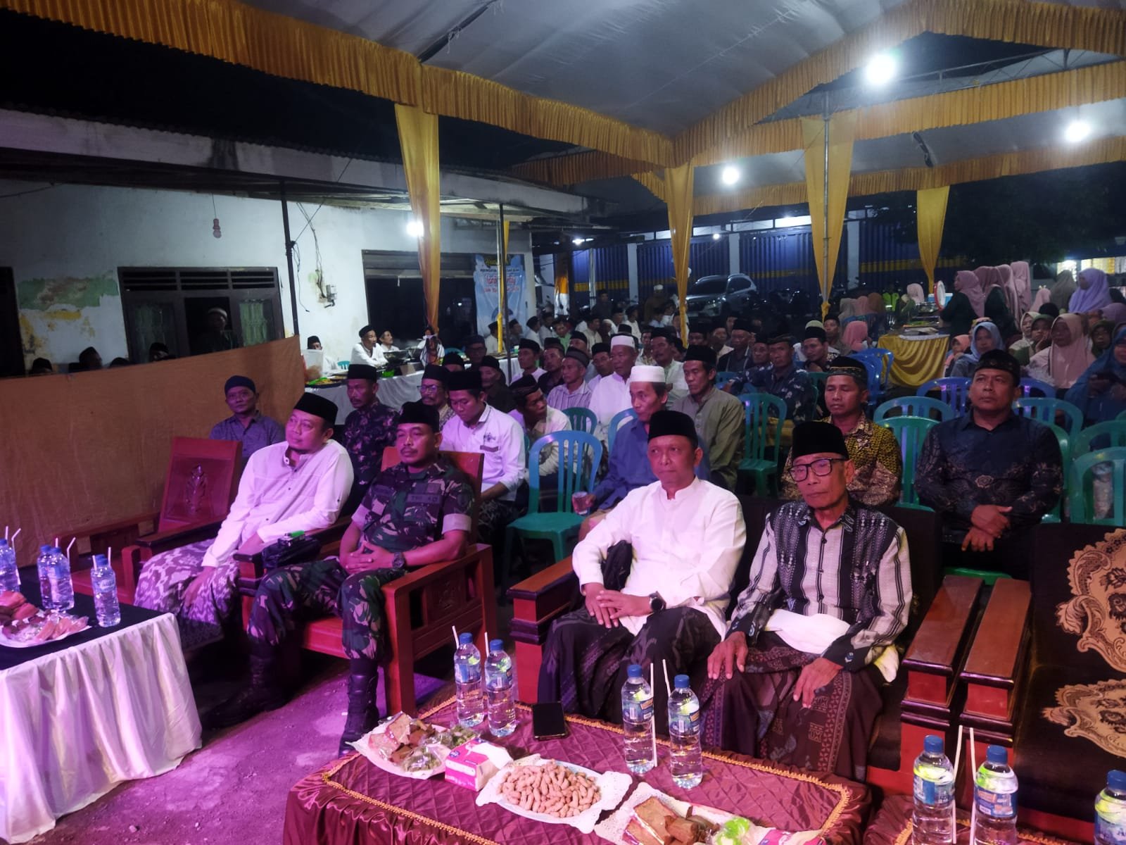 Anggota Koramil Pesanggaran Menghadiri Peringatan Hari Besar Islam Isro’ Mi’roj Nabi Muhammad SAW dan Santun Anak Yatim Piatu