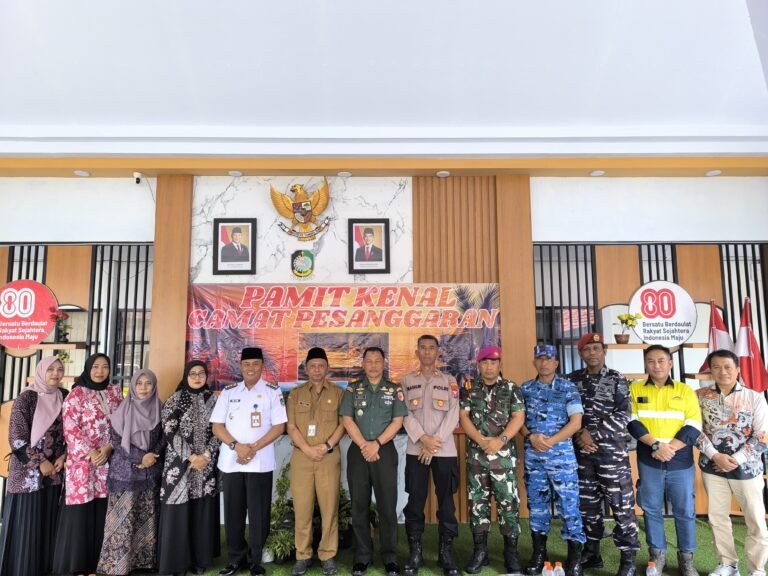 Danramil 0825-11/Pesanggaran Menghadiri Acara Pamit Kenal Camat Pesanggaran