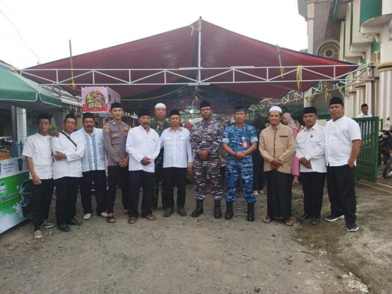 Anggota Koramil Pesanggaran Menghadiri Launching Buka Pasar Takjil Ramadan 1447 H di Desa Sarongan