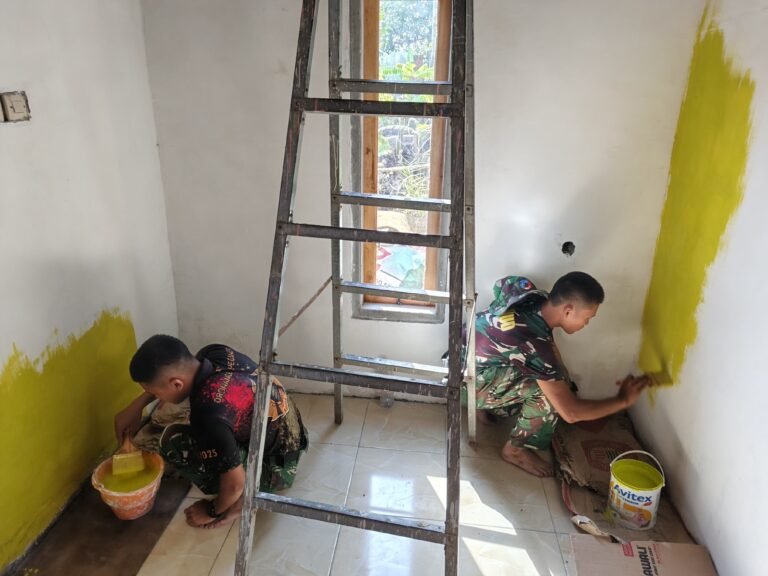 Dari Kusam ke Cerah, Kisah Inspiratif Rehabilitasi Rumah di Tangan Satgas TMMD Ke-127 Kodim 0819/Pasuruan