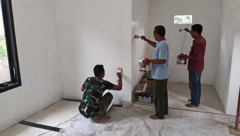 Bersama Warga, TMMD Ke-127 Rampungkan Renovasi Mushola