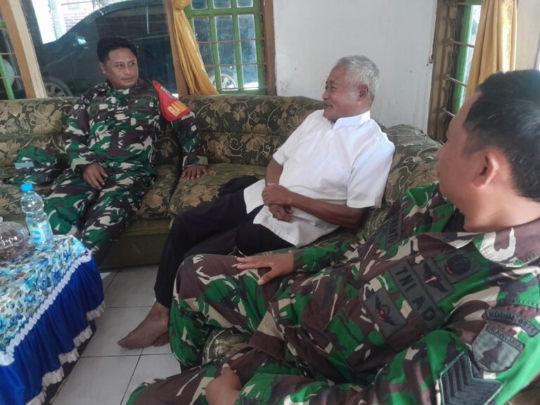 Koramil Pesanggaran Jalin Komsos dengan Ketua MWCNU di Wilayah Desa Pesanggaran