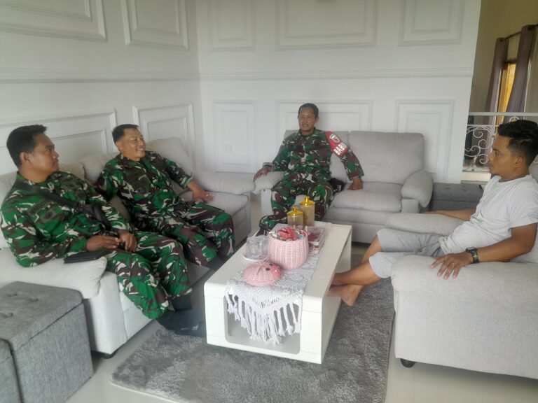Koramil Pesanggaran Melaksanakan Anjangsana dan Silaturahmi Dengan Tokoh Pemuda