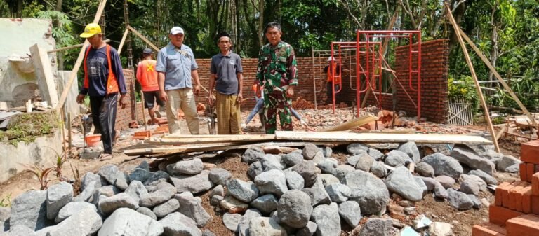 Satgas TMMD ke-128 Kodim 0820 Probolinggo Kebut Pembangunan Mushola Baithurrohim di Desa Brabe