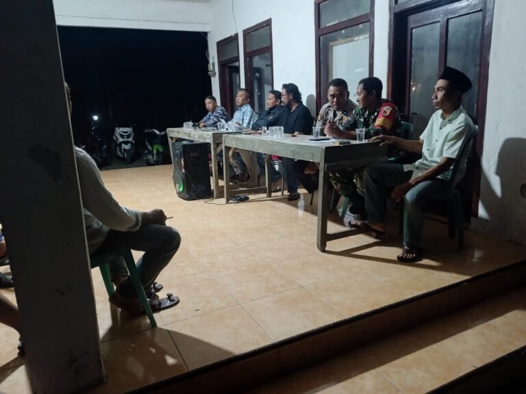 Babinsa Koramil 0825-11/Pesanggaran Menghadiri Musyawarah Acara Petik Laut Pancer Pelestarian Budaya Lokal