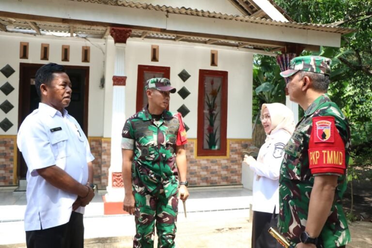 Danrem 083/Bdj Tinjau Langsung Progres Pembangunan TMMD di Desa Brabe