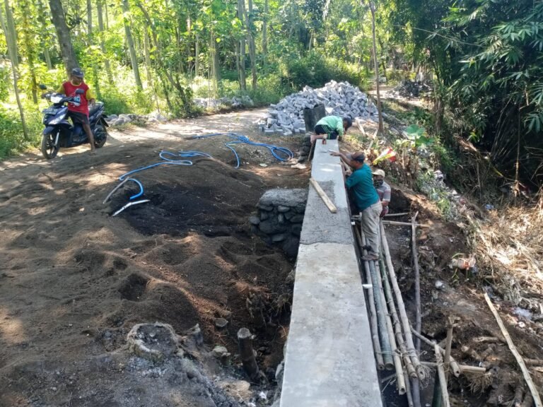 Pembangunan Tembok Penahan Tanah Titik Akhir Hampir Rampung
