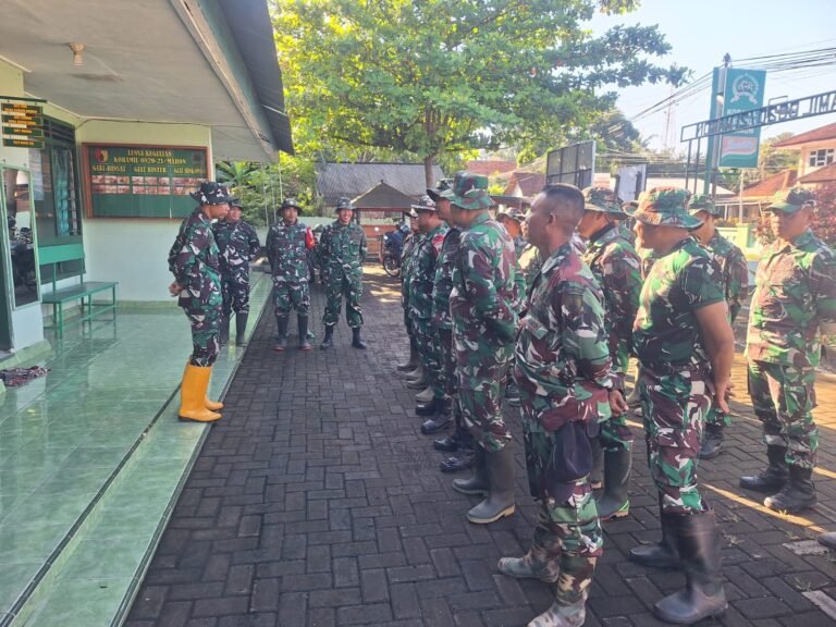 Danramil 0820/21 Maron Beri Arahan Kepada Satgas TMMD Ke-128 Kodim 0820 Probolinggo, Tekankan pentingnya Kedisiplinan dan Kekompakan