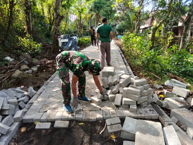 Pemasangan Pavingisasi di Dusun Klagin Capai 550 Meter, Satgas TMMD Ke-128 Kebut Penyelesaian