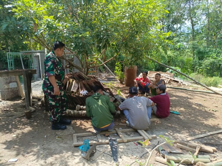 Ingatkan Satgas TMMD Jaga Sinergi Dan Faktor Keamanan, Kapten Inf Yahudin Beri Pengarahan dan Motivasi Di Lokasi Pembangunan Tandon