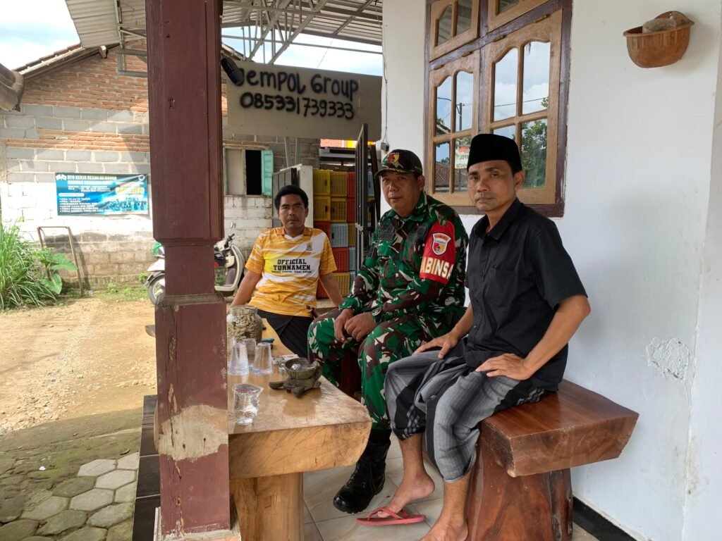 Kunjungi Rumah Warga Binaan, Babinsa Koramil 0825-11/Pesanggaran, Cara Untuk Komunikasi Sosial
